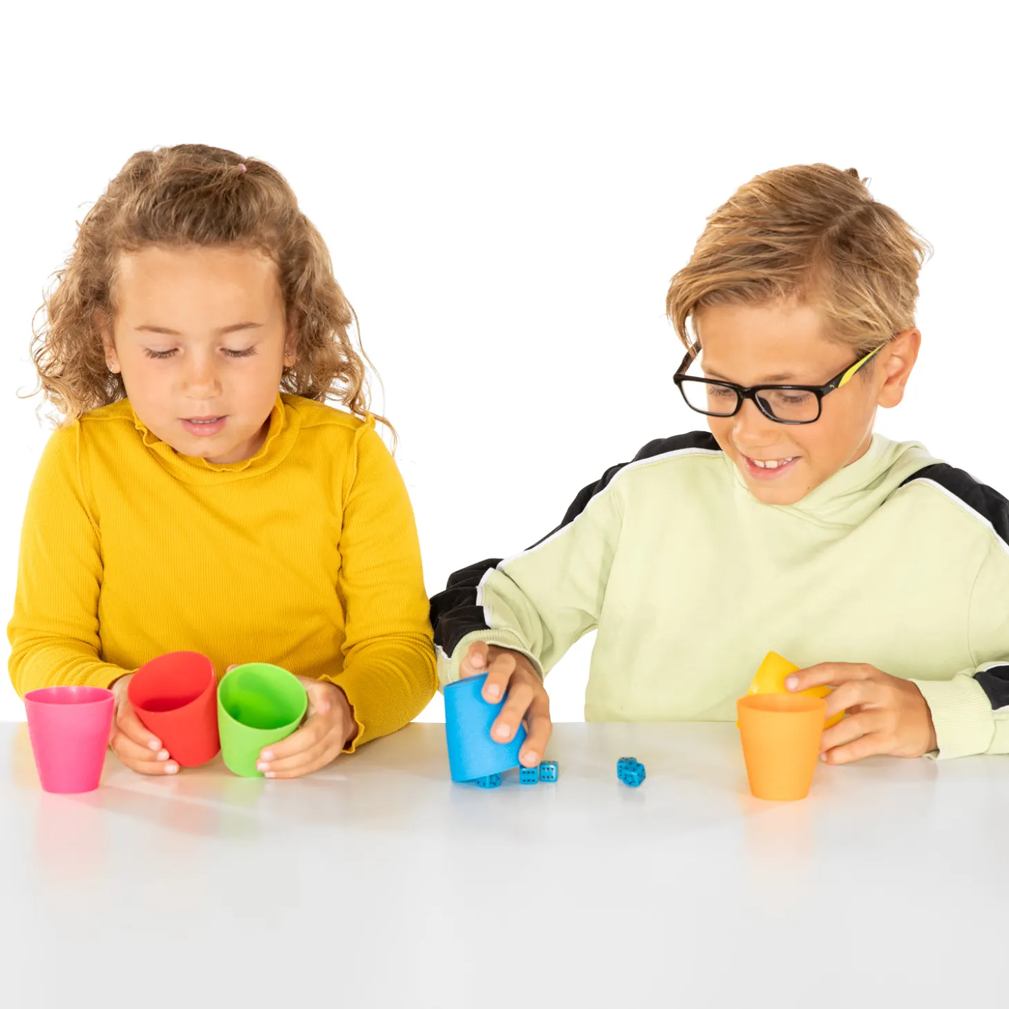 Dobbelspel 6 Cups en 30 Dobbelstenen