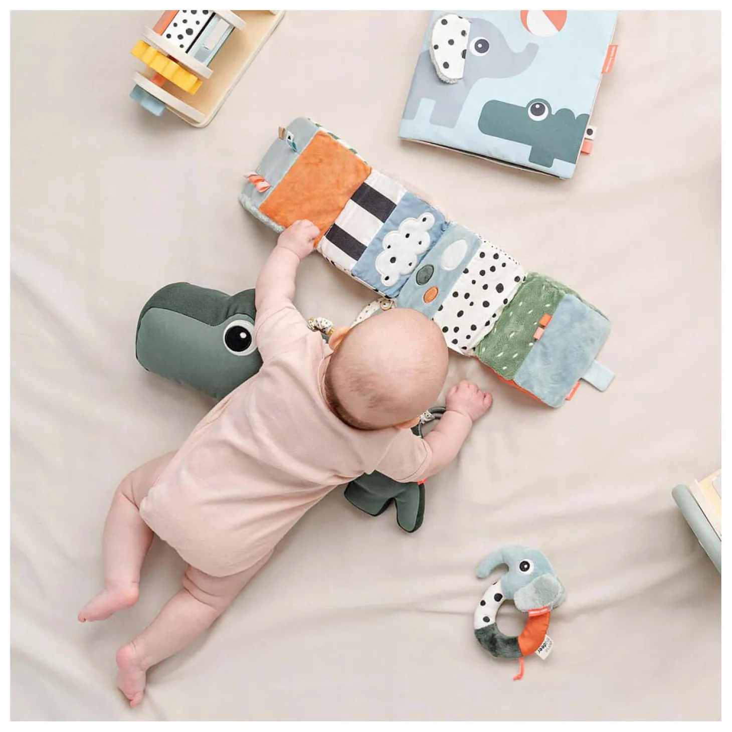 Done by Deer Uitklapbare Sensorische Kubus Deer Friends