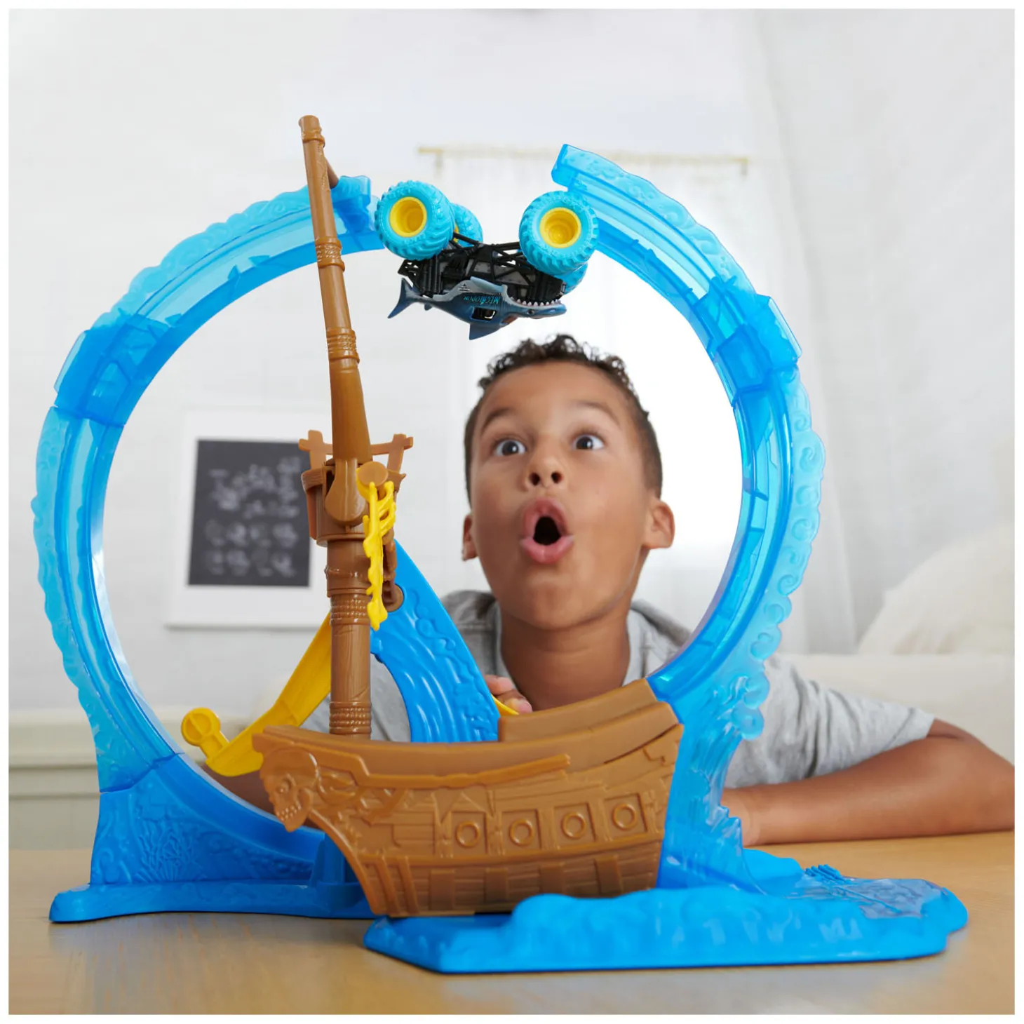 Monster Jam 1:64 Megalodon's Loop of Doom Speelset