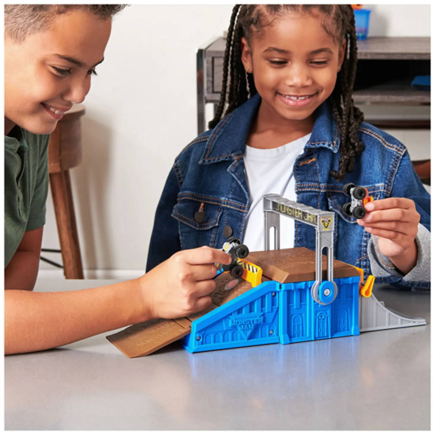 Monster Jam Mini Freestyle Arena Speelset en Opslag