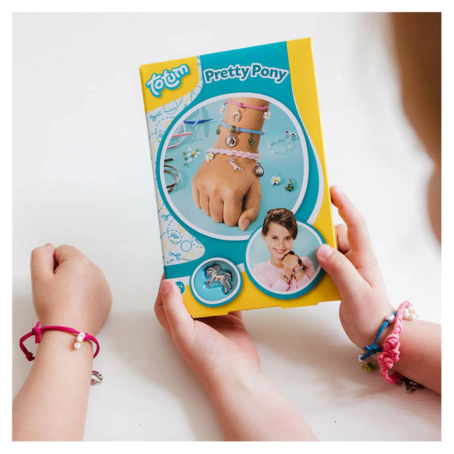 Totum Armbanden Maken met Paardenbedeltjes